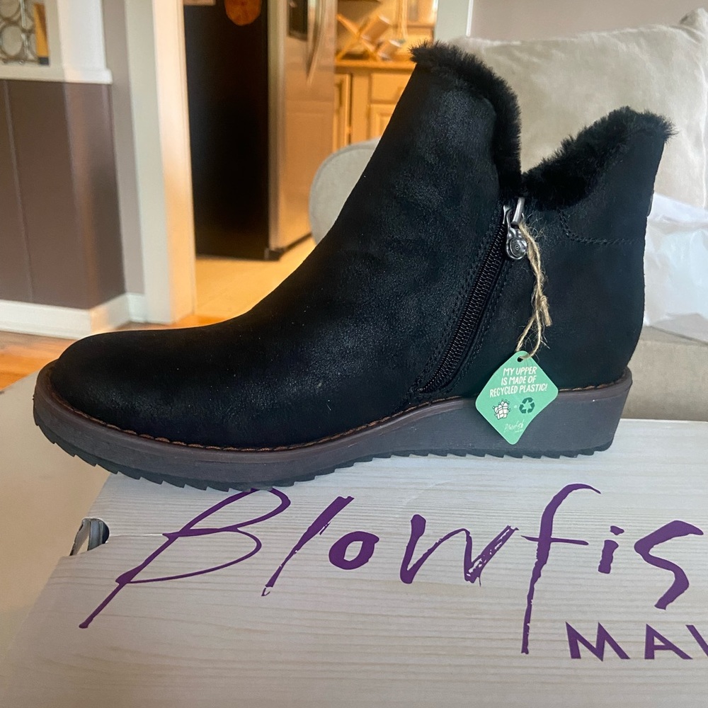 NWT Blowfish Black Lined Boots